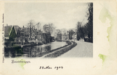 7190 Gezicht op de Angstel en de Rijksstraatweg te Baambrugge (gemeente Abcoude-Baambrugge), uit het zuiden, met links ...